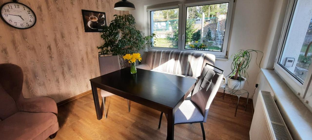 Ferienhaus Im Gruenen/Monteurzimmer โอราเนียนบวร์ก ภายนอก รูปภาพ